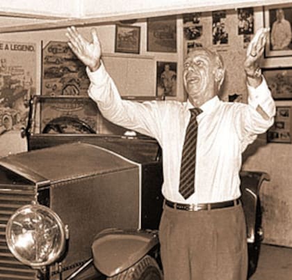 Los ampulosos gestos de Oscar Gálvez, una característica del gran Aguilucho