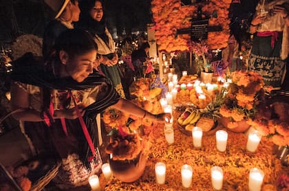 Los amunches participan, cada vez que pueden, de las celebraciones, ritos o fiestas tradicionales de los pueblos que visitan