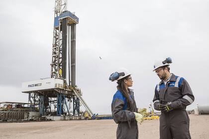 Los analistas recomiendan invertir en obligaciones negociables energéticas, como YPF, Tecpetrol o Pan American Energy