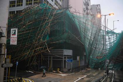 Los andamios de bambú en Hong Kong fueron fácilmente destruidos por Mangkhut