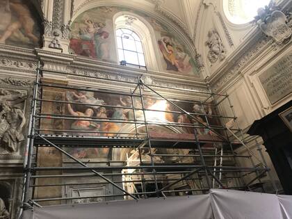 Los andamios, restos del trabajo