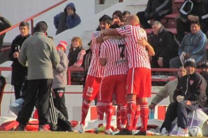 Los Andes festejó ante Atlético Tucumán