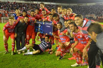 Los Andes festejó ante Crucero del Norte