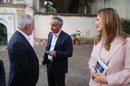 Los anfitriones, Marcos Bulgheroni y su esposa, Nunzia Locatelli de Bulgheroni, de editorial SIDERA