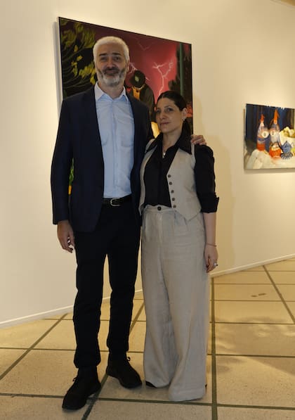 Los anfitriones, Sebastián Boccazzi y Florencia Wajsman, directores de Roldán Subastas