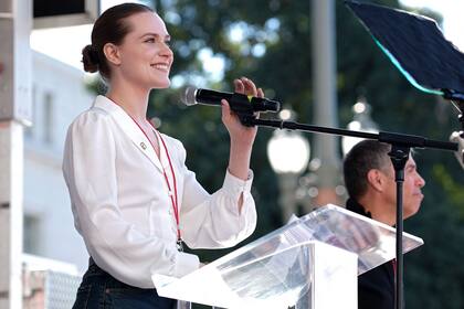 Evan Rachel Wood como oradora en la marcha por los derechos de las mujeres realizada en 2019 en Los Ángeles