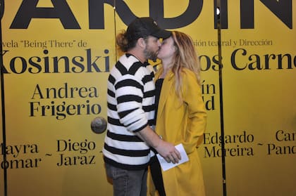 Los años pasan y el amor sigue intacto entre Flor Otero y Germán Tripel, quienes posaron muy acaramelados para los fotógrafos