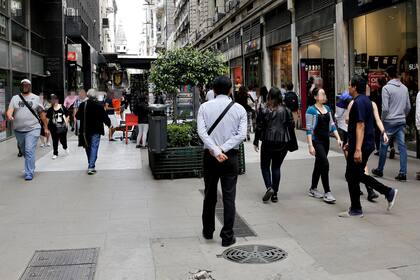 Los arbolitos calculan que aún restan varias semanas hasta que puedan volver a las calles; algunos buscan empleos temporarios para generar algún ingreso