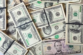 En julio, los argentinos compramos y vendimos dólares