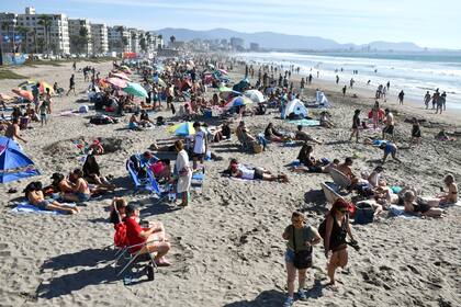 Los argentinos no solo se quedan en Santiago, sino que también van a la playa