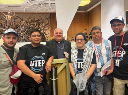 Los argentinos que tomaron parte de la reunión internacional de movimientos populares en El Vaticano