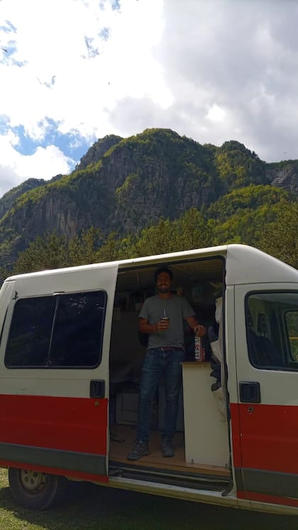 Los argentinos se encuentran ahora en Albania, donde aguardan hasta conseguir las autorizaciones para entrar al continente asiático