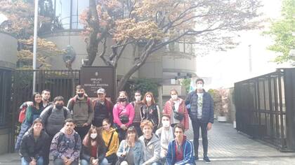 Los argentinos varados en Japón se manifestaron frente a la embajada argentina en Tokio