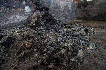 Los arqueólogos creen que una lámpara podría haber sido derribada en medio del pánico por huir