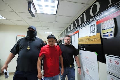 Los arrestos dentro de sedes migratorias afectaban el funcionamiento del sistema judicial al generar temor (Foto de Michael M. Santiago / GETTY IMAGES NORTH AMERICA / Getty Images vía AFP)