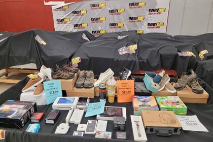 Los artículos a la venta provienen de devoluciones y sobrestock de grandes cadenas como Amazon, Target y Walmart.