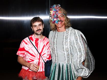 Los artistas Joshua Veasey, Eli Sudbrack