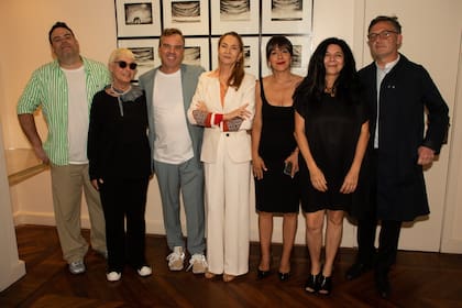 Los artistas y la creadora de "Meet The Artist". Andrés Paredes, Vicky Aguirre, Matias Braun, Paola Marzotto, Carminne Dodero, Silvana Muscio y Máximo Pedraza. También se expusieron trabajos de Juan Becú,