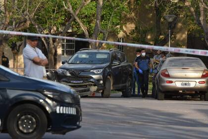 Los asaltantes lo encerraron con dos vehículos, uno de ellos era una camioneta Toyota Rav color gris y el otro una camioneta Jeep color blanco