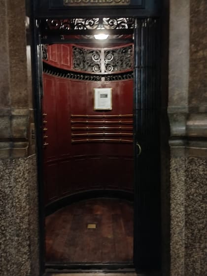 Los ascensores del Palacio Barolo nunca fueron cambiados, son los originales desde que se inauguró el edificio hace 101 años