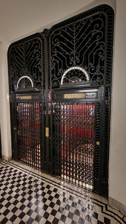 Los ascensores que utilizaba el conserje fallecido se activan a las 1.22 de la madrugada sin que nadie los llame