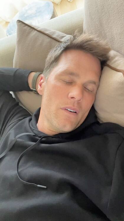 Los asientos, ajustables y convertibles, pueden transformarse en camas dobles, una característica que le permite a Brady descansar en trayectos largos y llegar a cada destino renovado (Imagen de Pinterest)