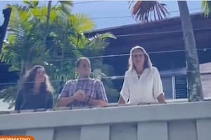 Los asilados venezolanos en la terraza de la embajada argentina
