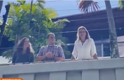 Los asilados venezolanos en la terraza de la embajada argentina