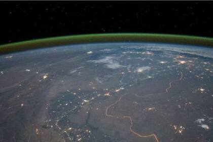 Los astronautas de la Estación Espacial Internacional ya habían detectado un brillo verde alrededor de la Tierra