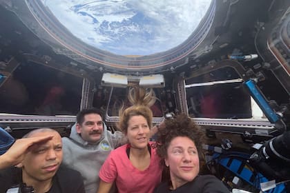 Los astronautas de la Estación Espacial Internacional se mostraron expectantes por el regreso de la misión Artemis II