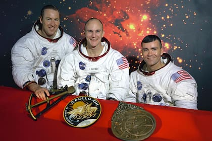 Los astronautas de la misión Jim Lovell, Ken Mattingly (que a último momento no participó de la misión) y Fred Haise