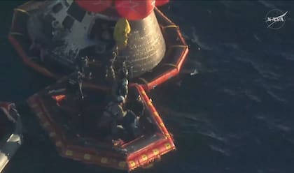 Los astronautas salieron de la cápsula Orión