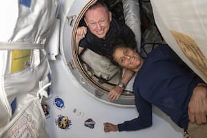 El mal momento de los astronautas atrapados en la EEI: ¿por qué no han podido regresar?