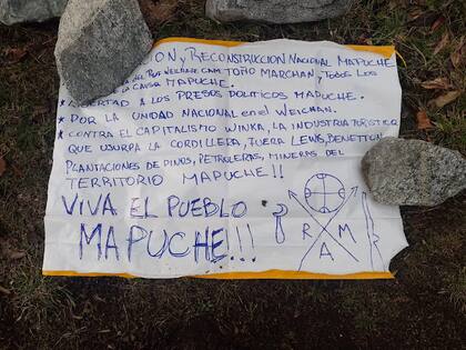 Los atacantes dejaron un panfleto en el que se reivindica la lucha de la RAM.