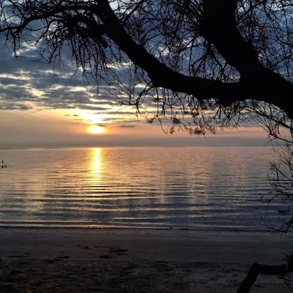 Los atardeceres en Los Pocitos son de los más valorados por los turistas, en especial desde su muelle de 240 metros de largo