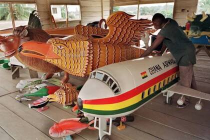 Los ataúdes son diversos y coloridos (Foto X @WstLondonGarden)