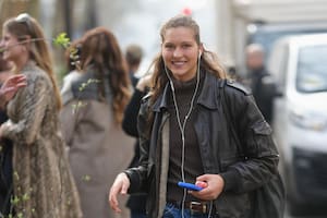 Los auriculares con cable para algunos es garantía de mejor calidad de sonido, para otros una moda.