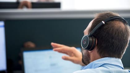 Los auriculares inalámbricos pueden resultar más prácticos.