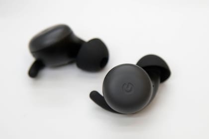 Los auriculares Pixel Buds ajustan el volumen del audio en función del ruido ambiente