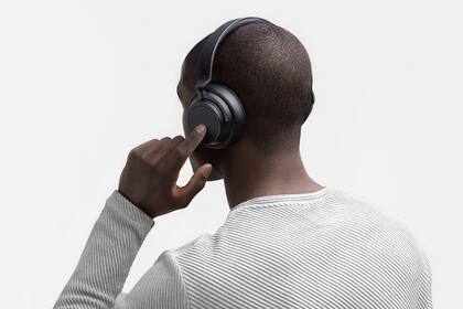 Los auriculares Surface Headphones poseen controles por tacto y tienen un precio de 249 dólares