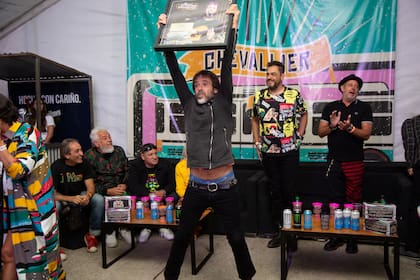 Los Auténticos Decadentes reciben el Disco de Platino