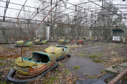 Los autitos chocadores de un parque de diversiones abandonado de Pripyat, la ciudad más castigada por el desastre nuclear