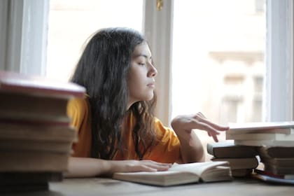 Los autores del estudio remarcan que cuando una persona cuenta una situación que le sucedió, la primera reacción no debe ser relatar una experiencia propia (Foto Pexels)