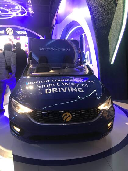 Los autos inteligentes brillan en el congreso mundial de móviles