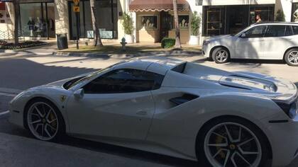 Los autos de lujo son comunes en las calles de Palm Beach