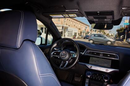Los autos de Waymo son vehículos normales convertidos para ser manejados por una computadora y funcionar como taxis (Maggie Shannon/The New York Times)