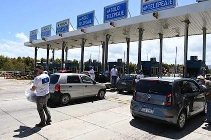 Los autos extranjeros deberán tener el TAG para pasar por los peajes en Uruguay