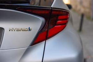 Cuánto dura la batería de un auto híbrido, según los especialistas