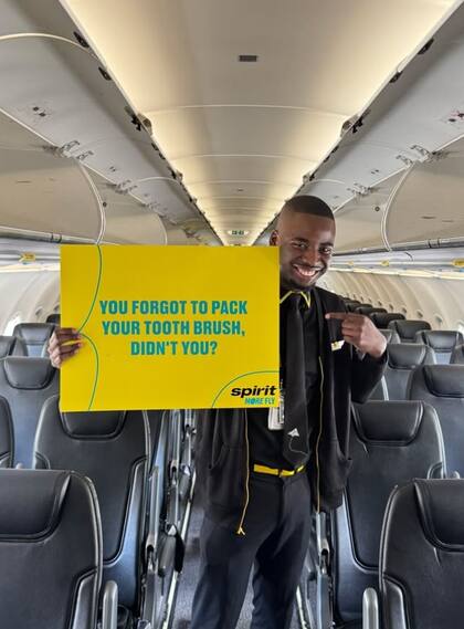 Los auxiliares de vuelo de Spirit Airlines aparecen en las campañas publicitarias de la aerolínea en redes sociales (Instagram/@spiritairlines)