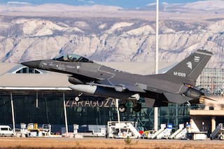 El Gobierno adelantó el acto y el vuelo rasante de los aviones F-16 para el sábado